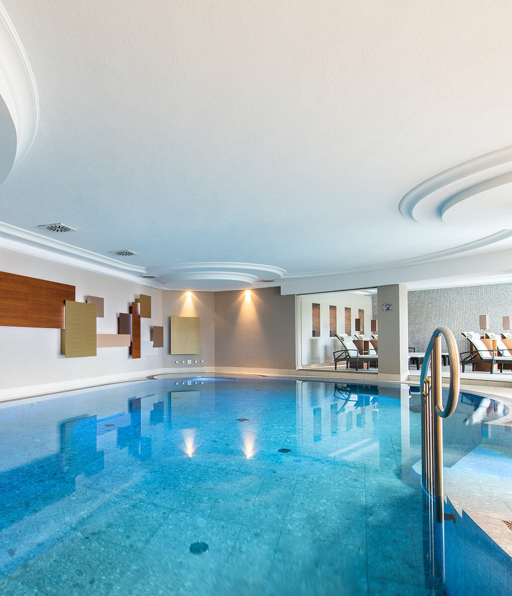 Piscina interna ed esterna