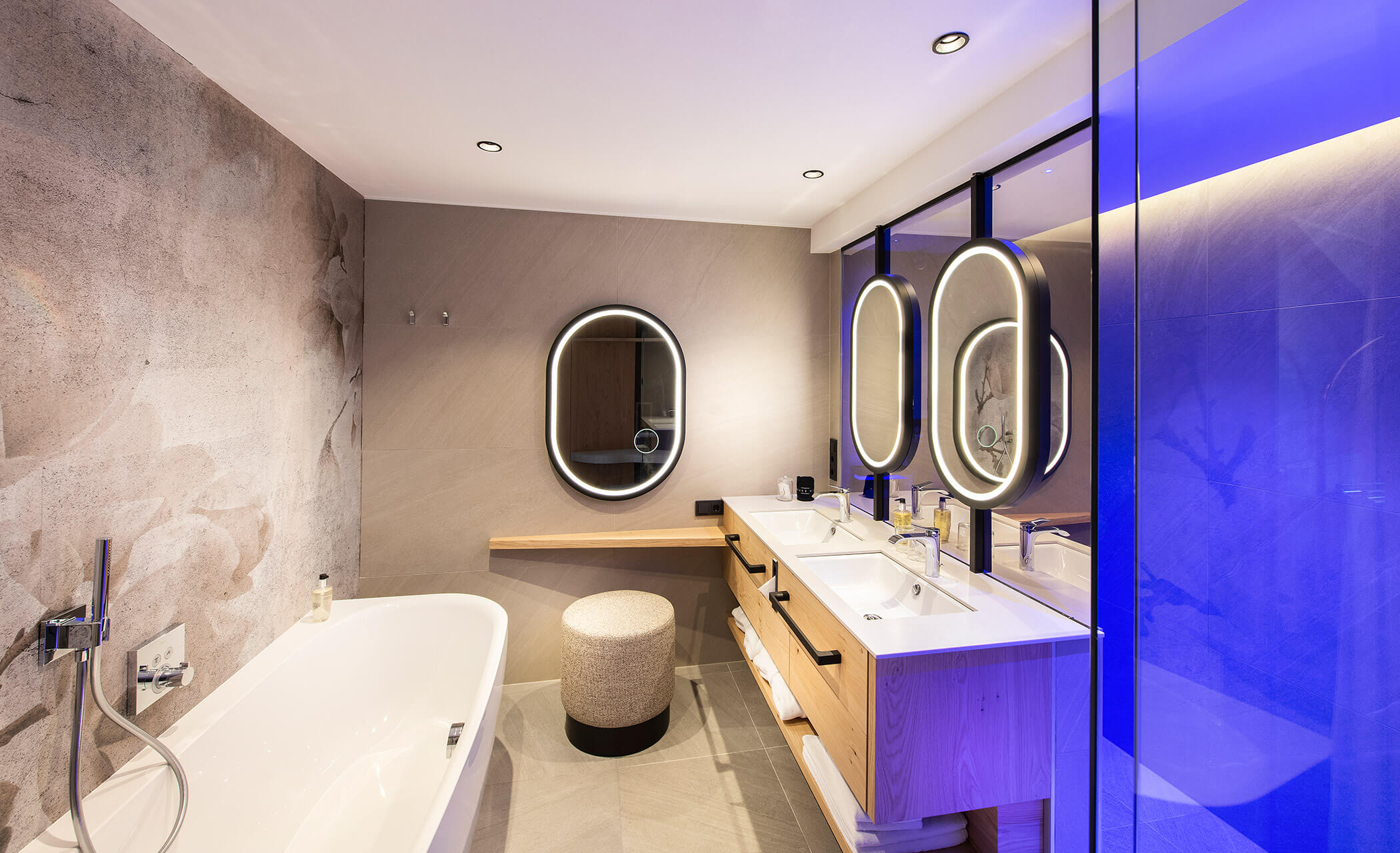 Junior Suite Latemar - bagno moderno e grande